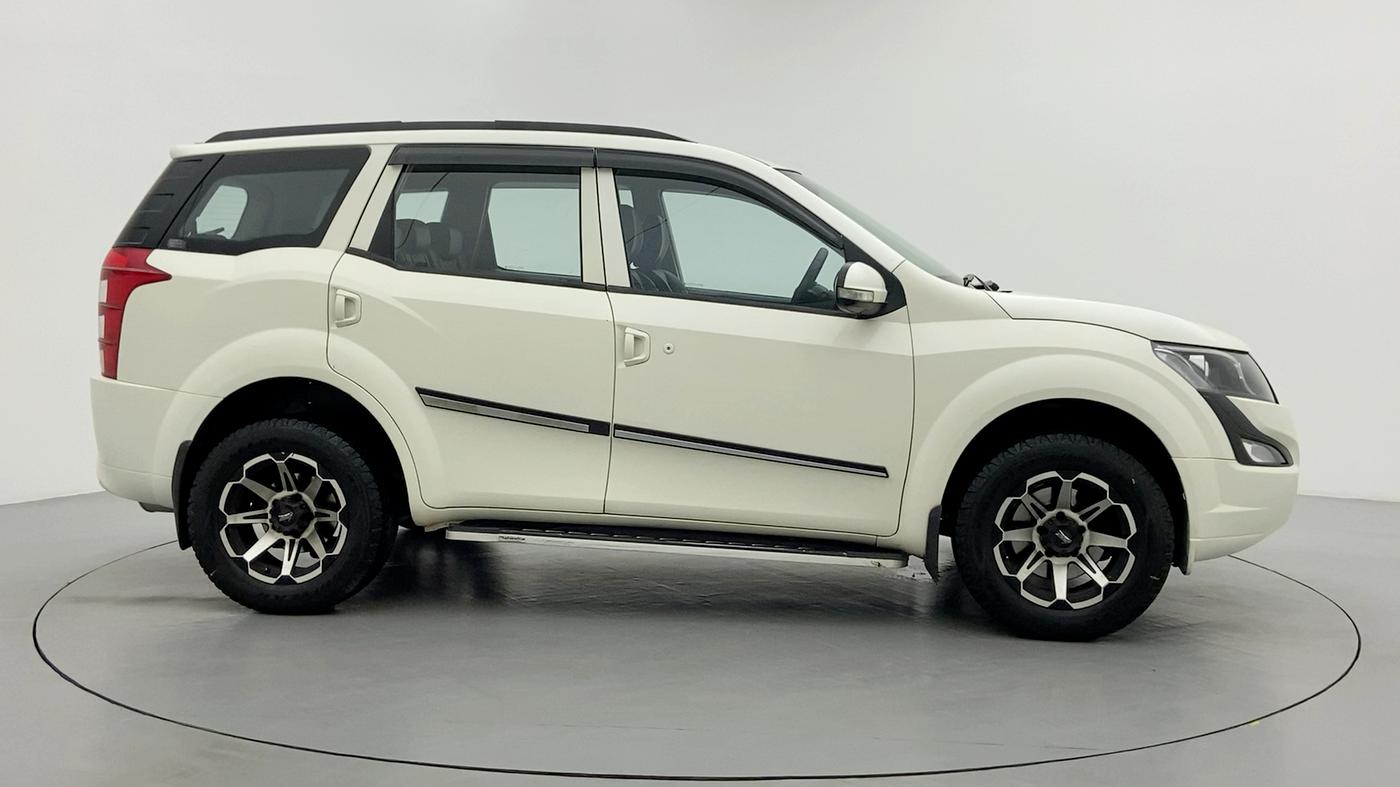 2016 Mahindra XUV500 W4, Diesel, Manual, 80,053 km, Right Side View