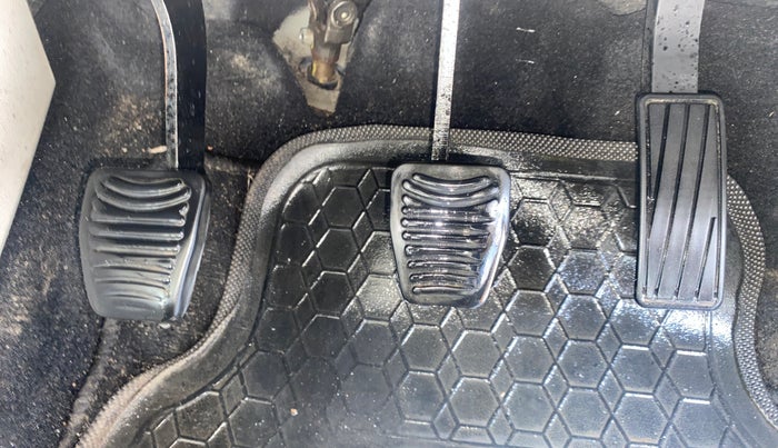 2019 Mahindra XUV300 W8 (O) 1.5 DIESEL, Diesel, Manual, 80,155 km, Pedals