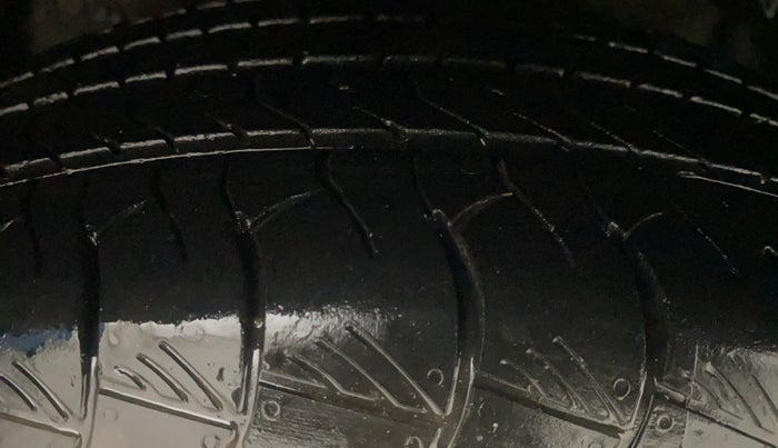 2019 Mahindra XUV300 W8 (O) 1.5 DIESEL, Diesel, Manual, 80,155 km, Left Front Tyre Tread