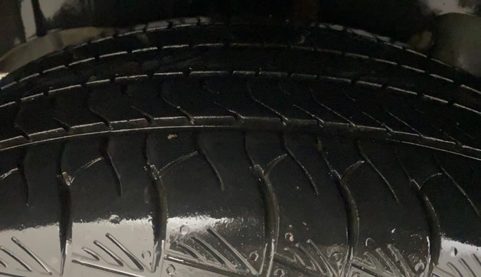 2019 Mahindra XUV300 W8 (O) 1.5 DIESEL, Diesel, Manual, 80,155 km, Right Rear Tyre Tread