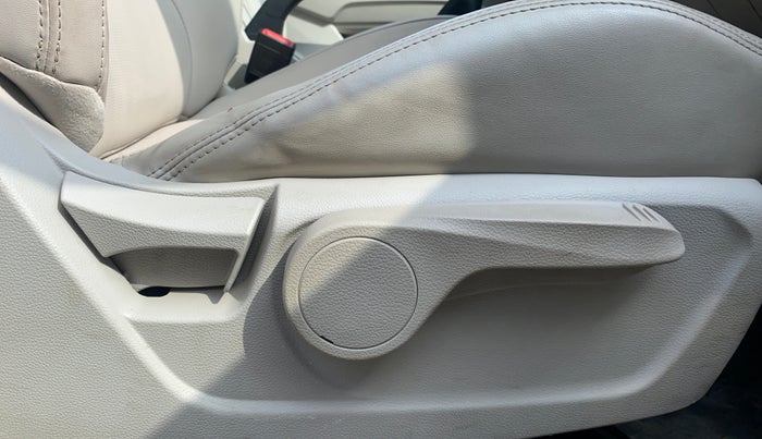 2019 Mahindra XUV300 W8 (O) 1.5 DIESEL, Diesel, Manual, 80,155 km, Driver Side Adjustment Panel