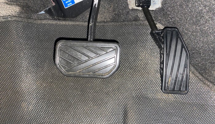 2018 Maruti Swift ZXI AMT, Petrol, Automatic, 60,827 km, Pedals