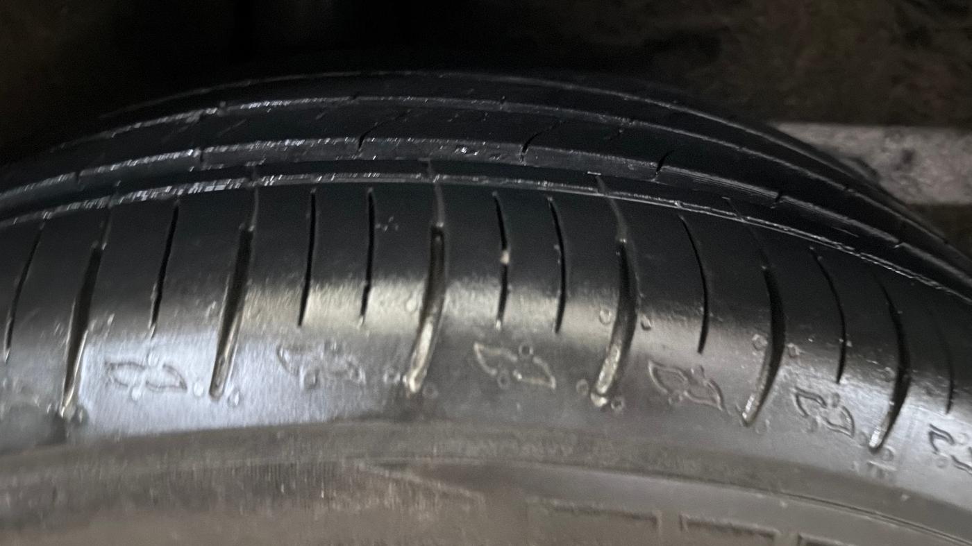 2022 Mahindra XUV700 AX 5 P AT 5 STR, Petrol, Automatic, 38,972 km, Right Rear Tyre Tread