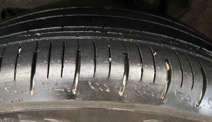 2022 Mahindra XUV700 AX 5 P AT 5 STR, Petrol, Automatic, 38,972 km, Left Rear Tyre Tread