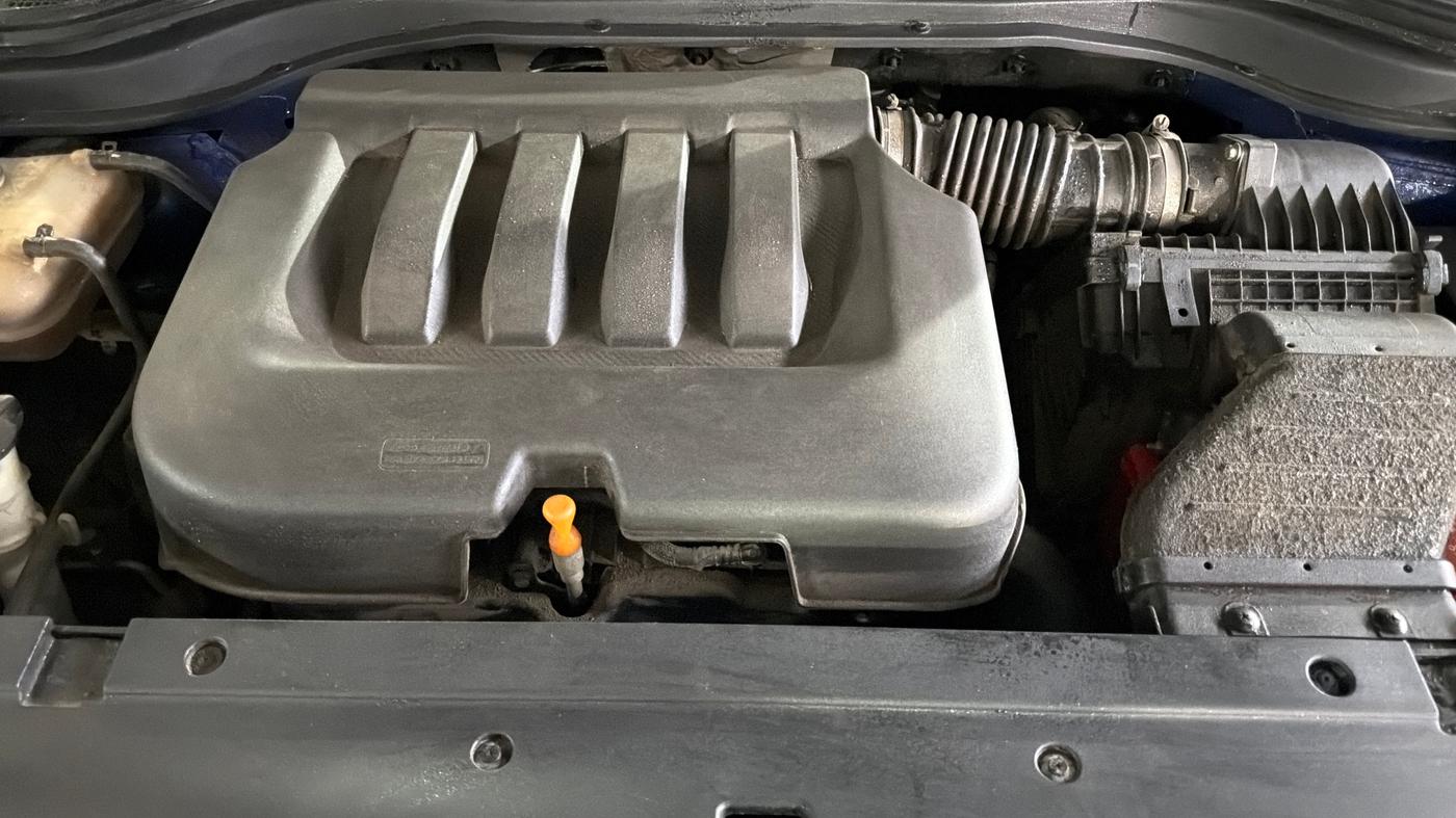 2022 Mahindra XUV700 AX 5 P AT 5 STR, Petrol, Automatic, 38,972 km, Engine View