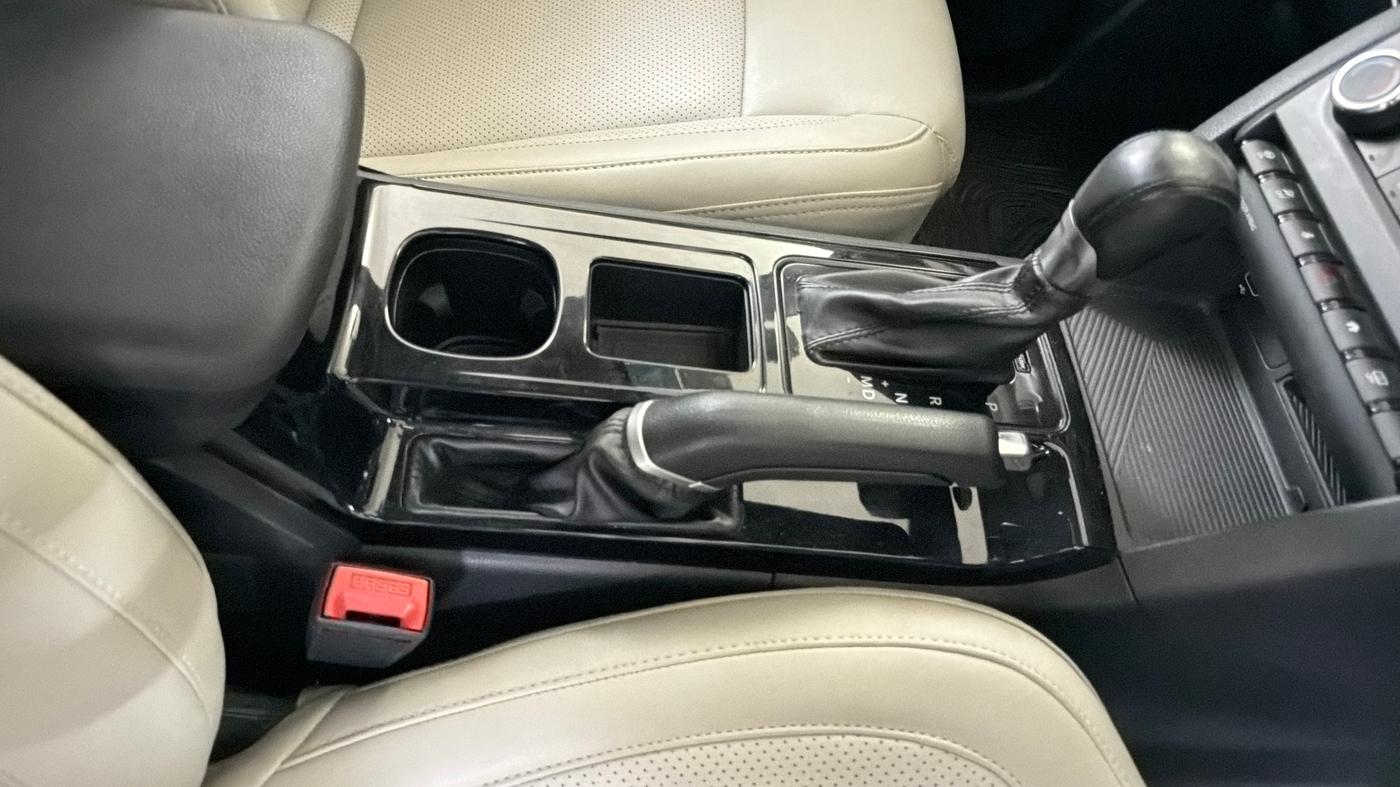 2022 Mahindra XUV700 AX 5 P AT 5 STR, Petrol, Automatic, 38,972 km, Gear Lever