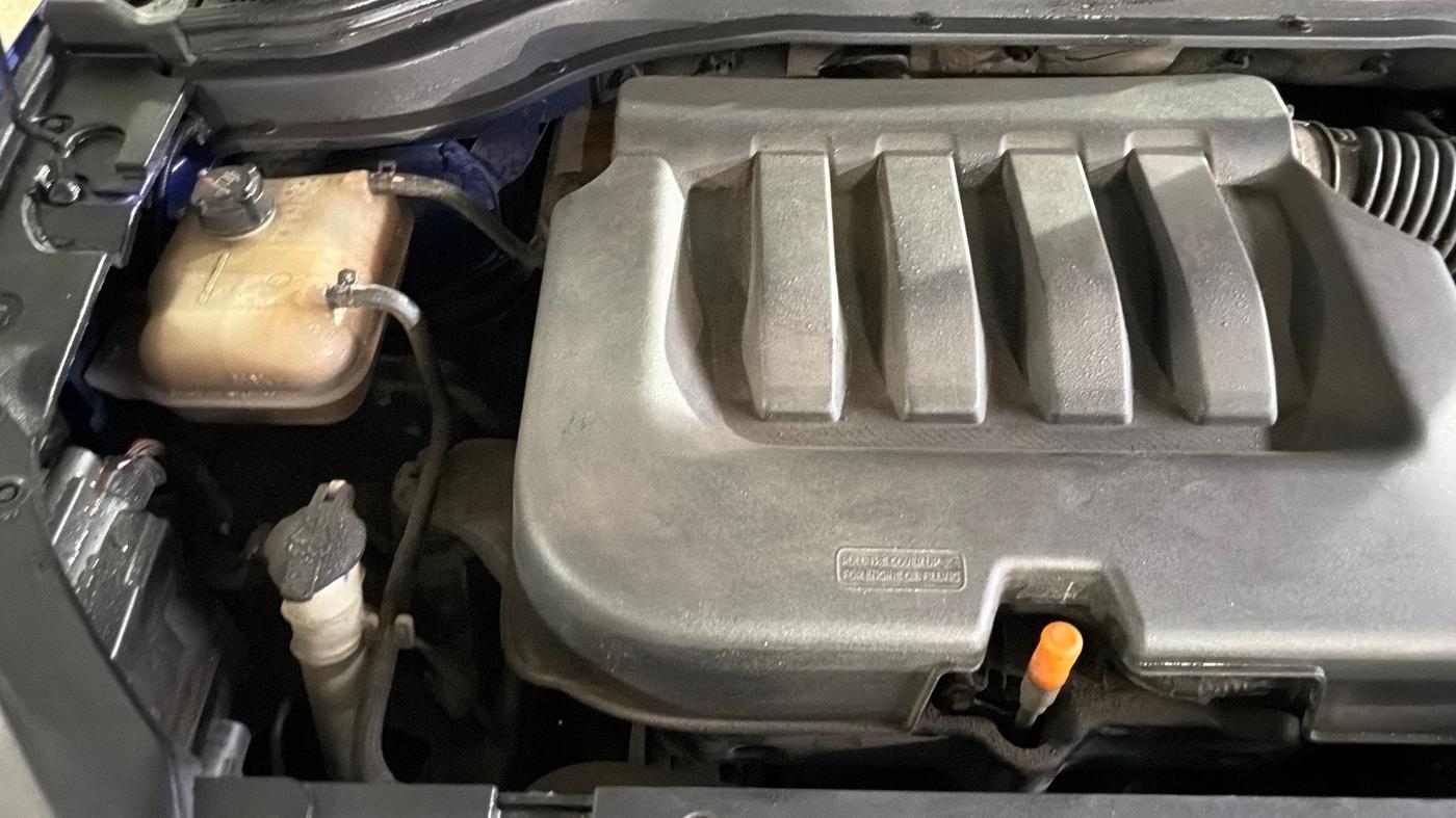 2022 Mahindra XUV700 AX 5 P AT 5 STR, Petrol, Automatic, 38,972 km, Engine View - Right