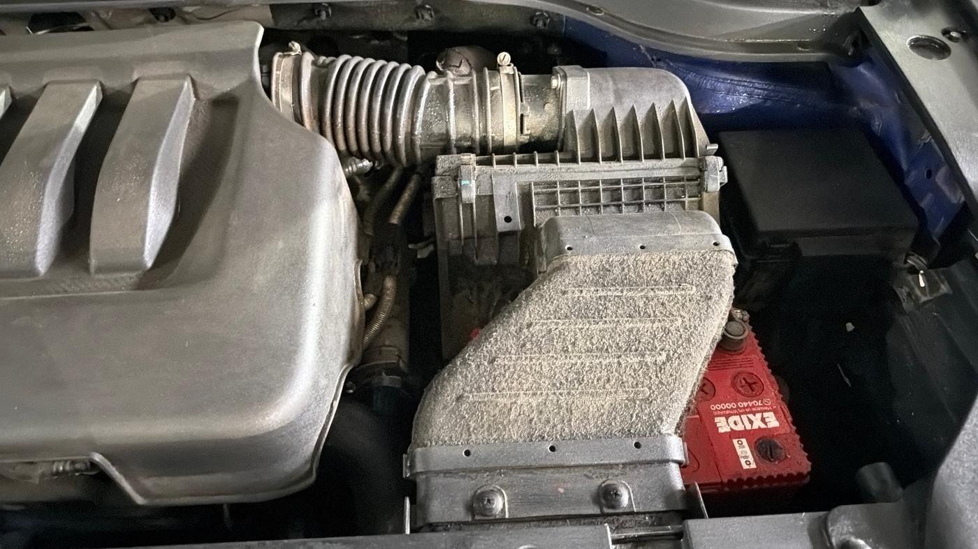 2022 Mahindra XUV700 AX 5 P AT 5 STR, Petrol, Automatic, 38,972 km, Engine View - Left