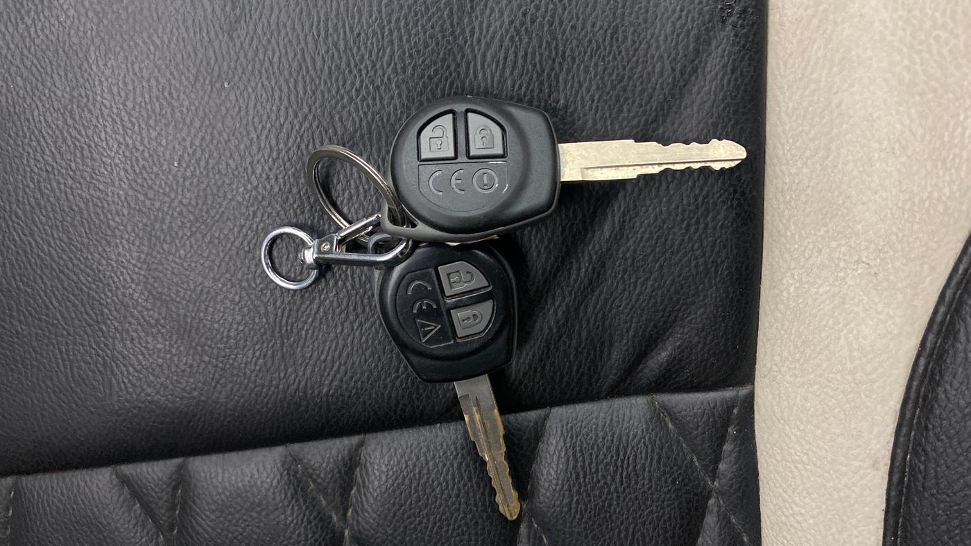 2019 Maruti Dzire VDI, Diesel, Manual, 95,442 km, Key Close Up