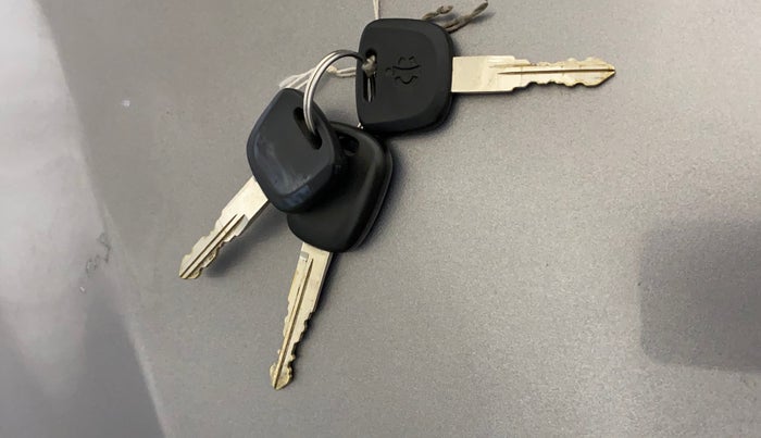 2023 Maruti Eeco 5 STR AC CNG, CNG, Manual, 25,664 km, Key Close Up