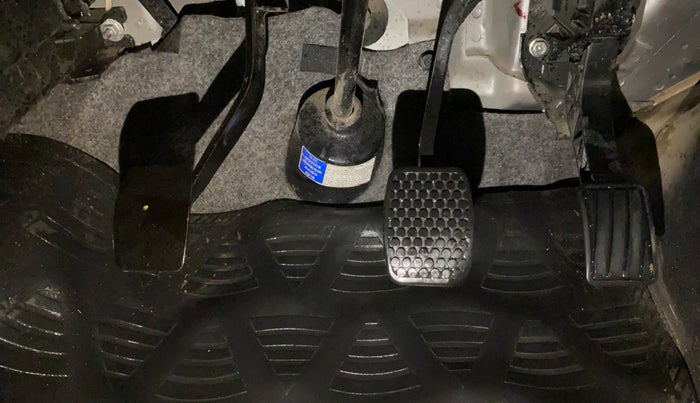 2023 Maruti Eeco 5 STR AC CNG, CNG, Manual, 25,664 km, Pedals