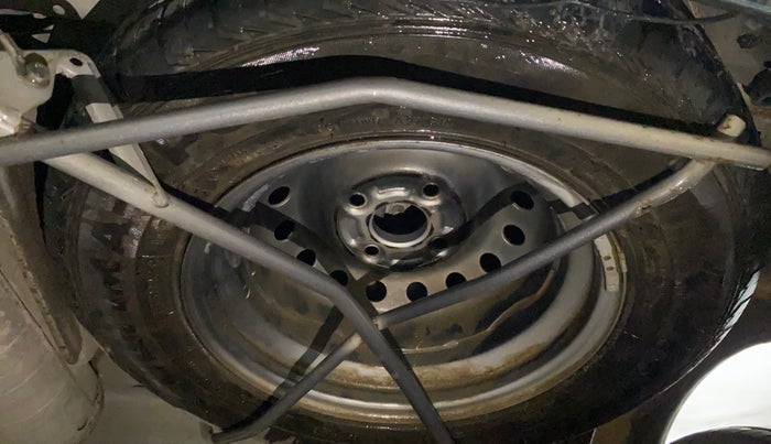 2023 Maruti Eeco 5 STR AC CNG, CNG, Manual, 25,664 km, Spare Tyre