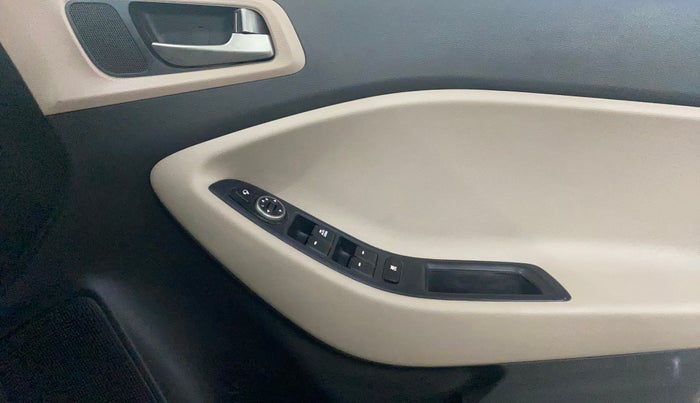 2017 Hyundai Elite i20 SPORTZ 1.2, Petrol, Manual, 30,477 km, Driver Side Door Panels Control