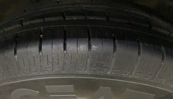 2017 Hyundai Elite i20 SPORTZ 1.2, Petrol, Manual, 30,477 km, Left Front Tyre Tread