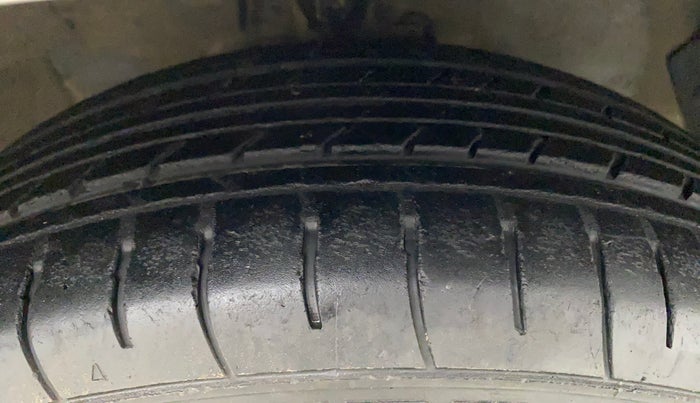 2010 Hyundai i20 MAGNA 1.2, Petrol, Manual, 76,812 km, Right Front Tyre Tread