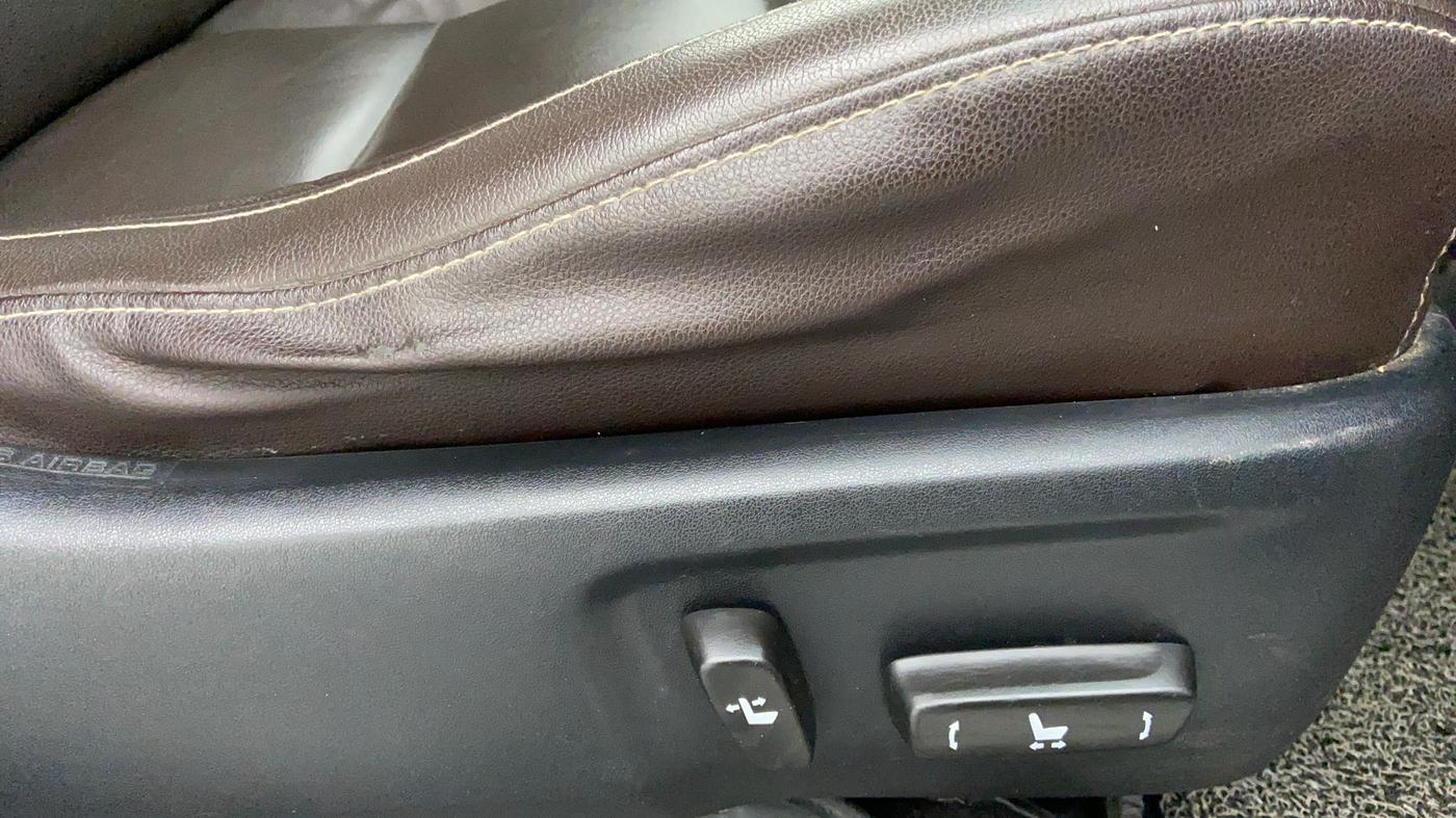 2017 Toyota Fortuner 2.8 4x2 MT, Diesel, Manual, 93,581 km, Driver Side Adjustment Panel