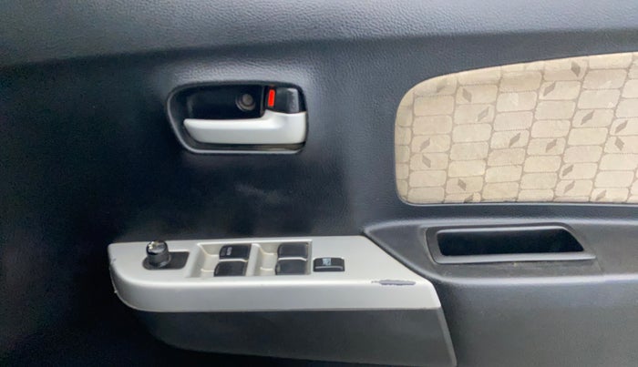 2014 Maruti Wagon R 1.0 VXI, Petrol, Manual, 35,804 km, Driver Side Door Panels Control