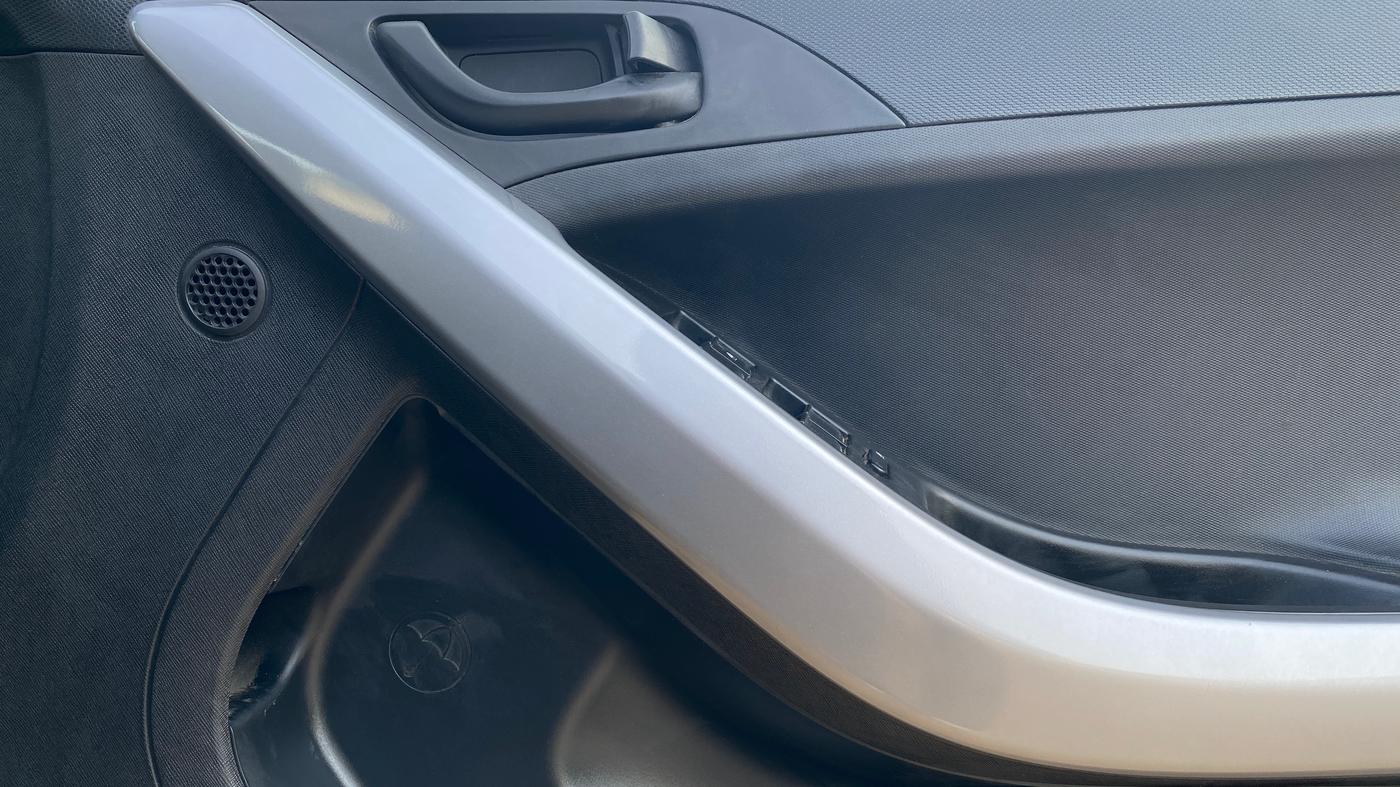 2022 Tata NEXON XM SUNROOF DIESEL, Diesel, Manual, 18,670 km, Driver Side Door Panels Control