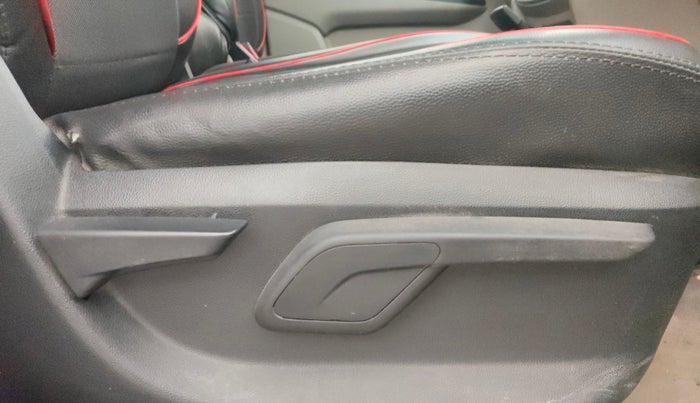 2016 Mahindra Kuv100 K8 D 6 STR, Diesel, Manual, 26,028 km, Driver Side Adjustment Panel