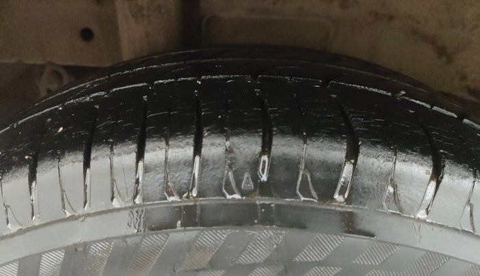 2016 Mahindra Kuv100 K8 D 6 STR, Diesel, Manual, 26,028 km, Right Rear Tyre Tread