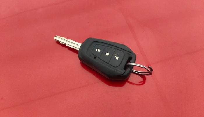 2016 Mahindra Kuv100 K8 D 6 STR, Diesel, Manual, 26,028 km, Key Close Up