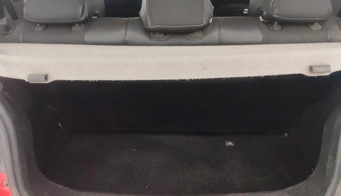 2016 Mahindra Kuv100 K8 D 6 STR, Diesel, Manual, 26,028 km, Boot Inside