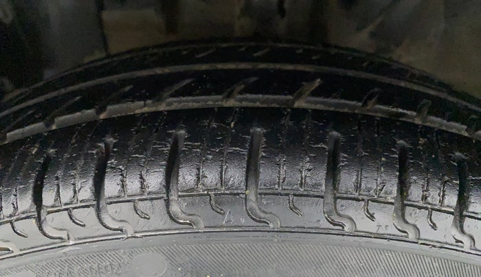2018 Datsun Redi Go A, Petrol, Manual, 32,798 km, Left Front Tyre Tread