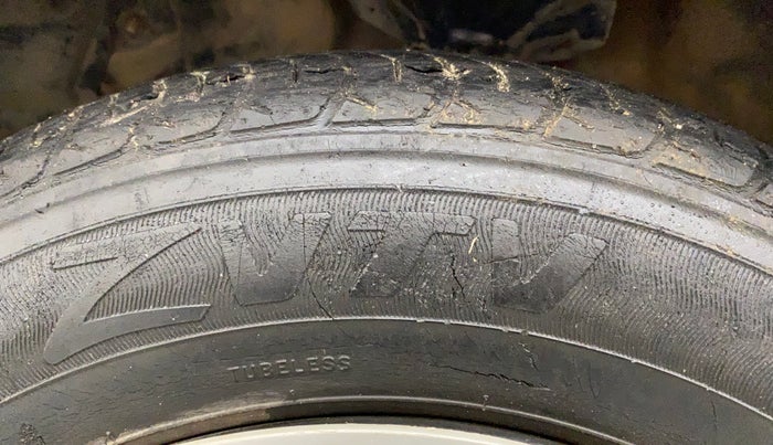 2018 Maruti Celerio VXI CNG, CNG, Manual, 55,329 km, Left front tyre - Minor crack