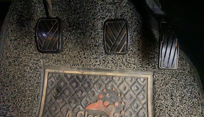 2015 Maruti S Cross ZETA 1.3, Diesel, Manual, 92,164 km, Pedals