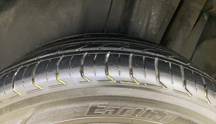 2015 Maruti S Cross ZETA 1.3, Diesel, Manual, 92,164 km, Left Rear Tyre Tread