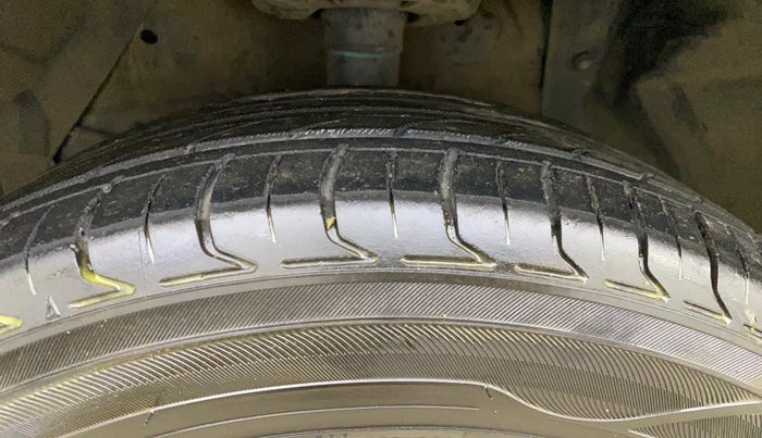 2015 Maruti S Cross ZETA 1.3, Diesel, Manual, 92,164 km, Left Front Tyre Tread