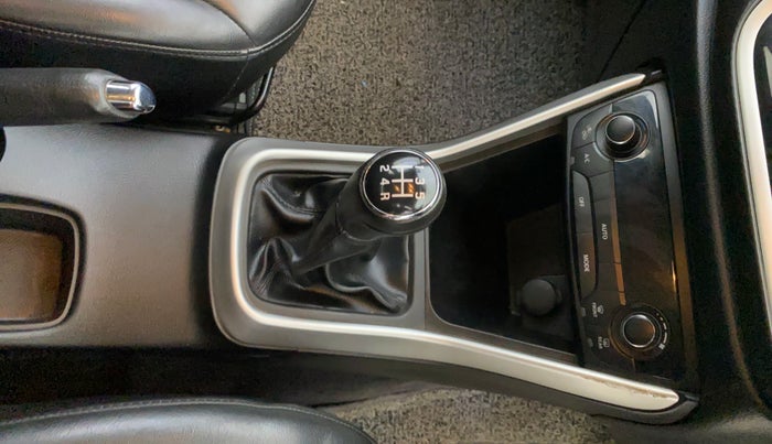 2015 Maruti S Cross ZETA 1.3, Diesel, Manual, 92,164 km, Gear Lever