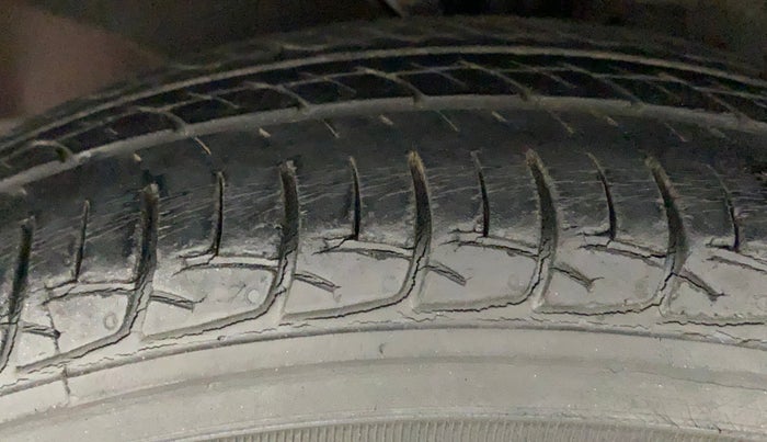 2014 Honda Amaze 1.2L I-VTEC S, Petrol, Manual, 19,479 km, Left Front Tyre Tread