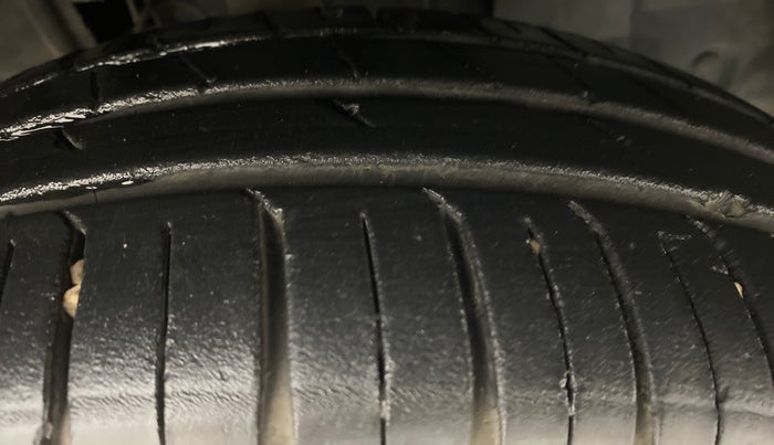 2020 Renault TRIBER RXZ AT, Petrol, Automatic, 9,313 km, Right Front Tyre Tread