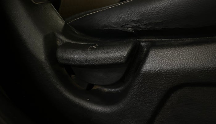 2016 Hyundai Elite i20 MAGNA 1.2, Petrol, Manual, 51,407 km, Driver Side Adjustment Panel