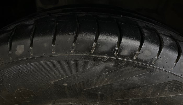 2016 Hyundai Elite i20 MAGNA 1.2, Petrol, Manual, 51,407 km, Left Front Tyre Tread