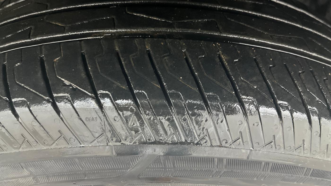 2021 Tata PUNCH ADVENTURE MT, Petrol, Manual, 65,667 km, Left Front Tyre Tread