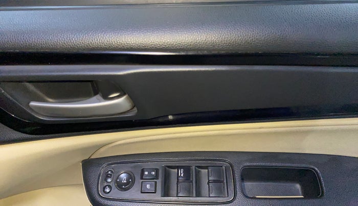 2020 Honda Amaze 1.2L I-VTEC V, Petrol, Manual, 74,985 km, Driver Side Door Panels Control