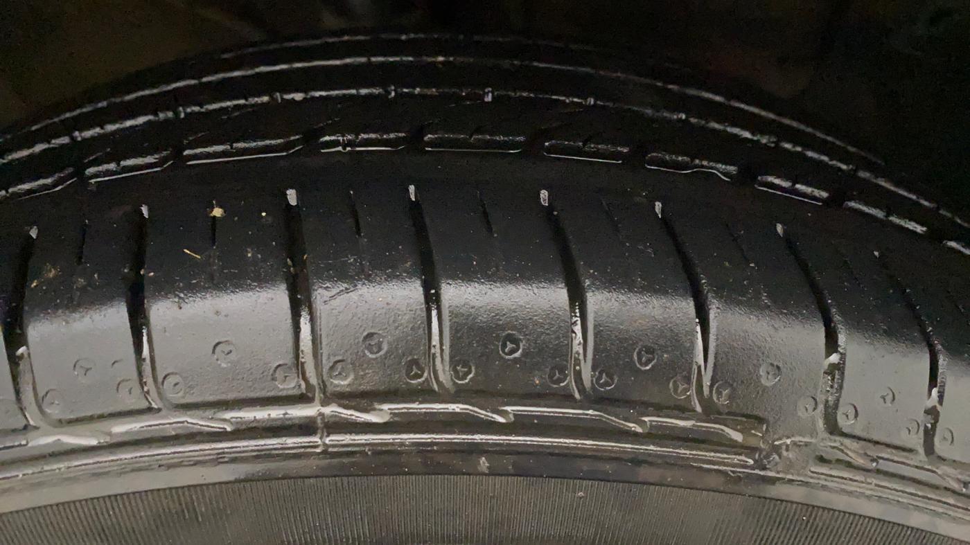 2017 Hyundai Creta E PLUS 1.6 PETROL, Petrol, Manual, 93,639 km, Right Front Tyre Tread