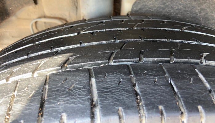 2022 KIA CARENS PREMIUM 1.4 PETROL 7 STR, Petrol, Manual, 67,834 km, Right Rear Tyre Tread