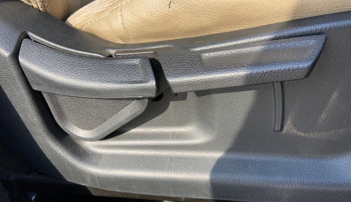 2022 KIA CARENS PREMIUM 1.4 PETROL 7 STR, Petrol, Manual, 67,834 km, Driver Side Adjustment Panel