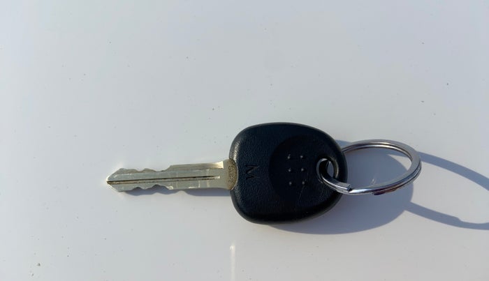 2022 KIA CARENS PREMIUM 1.4 PETROL 7 STR, Petrol, Manual, 67,834 km, Key Close Up