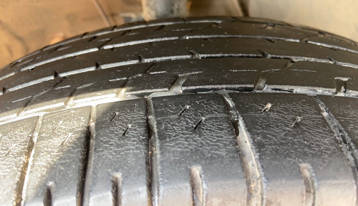 2022 KIA CARENS PREMIUM 1.4 PETROL 7 STR, Petrol, Manual, 67,834 km, Right Front Tyre Tread