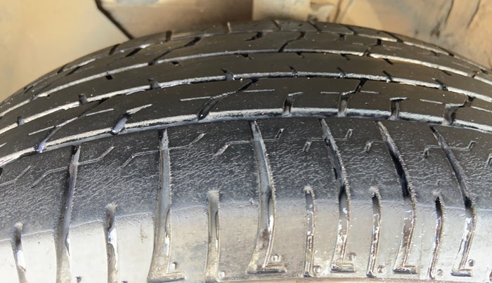 2022 KIA CARENS PREMIUM 1.4 PETROL 7 STR, Petrol, Manual, 67,834 km, Left Front Tyre Tread