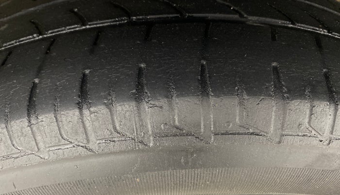 2015 Tata Zest XMS PETROL, Petrol, Manual, 70,846 km, Left Rear Tyre Tread
