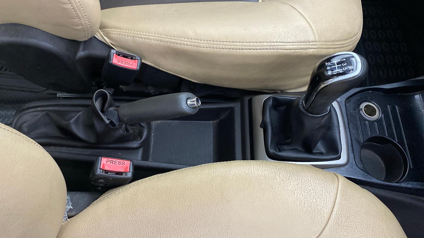 2015 Tata Zest XMS PETROL, Petrol, Manual, 71,120 km, Gear Lever