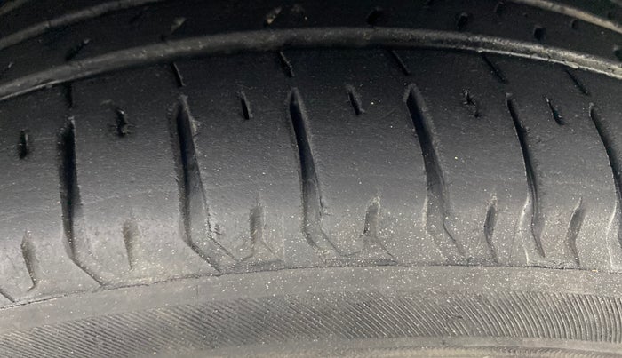 2015 Tata Zest XMS PETROL, Petrol, Manual, 70,846 km, Right Front Tyre Tread