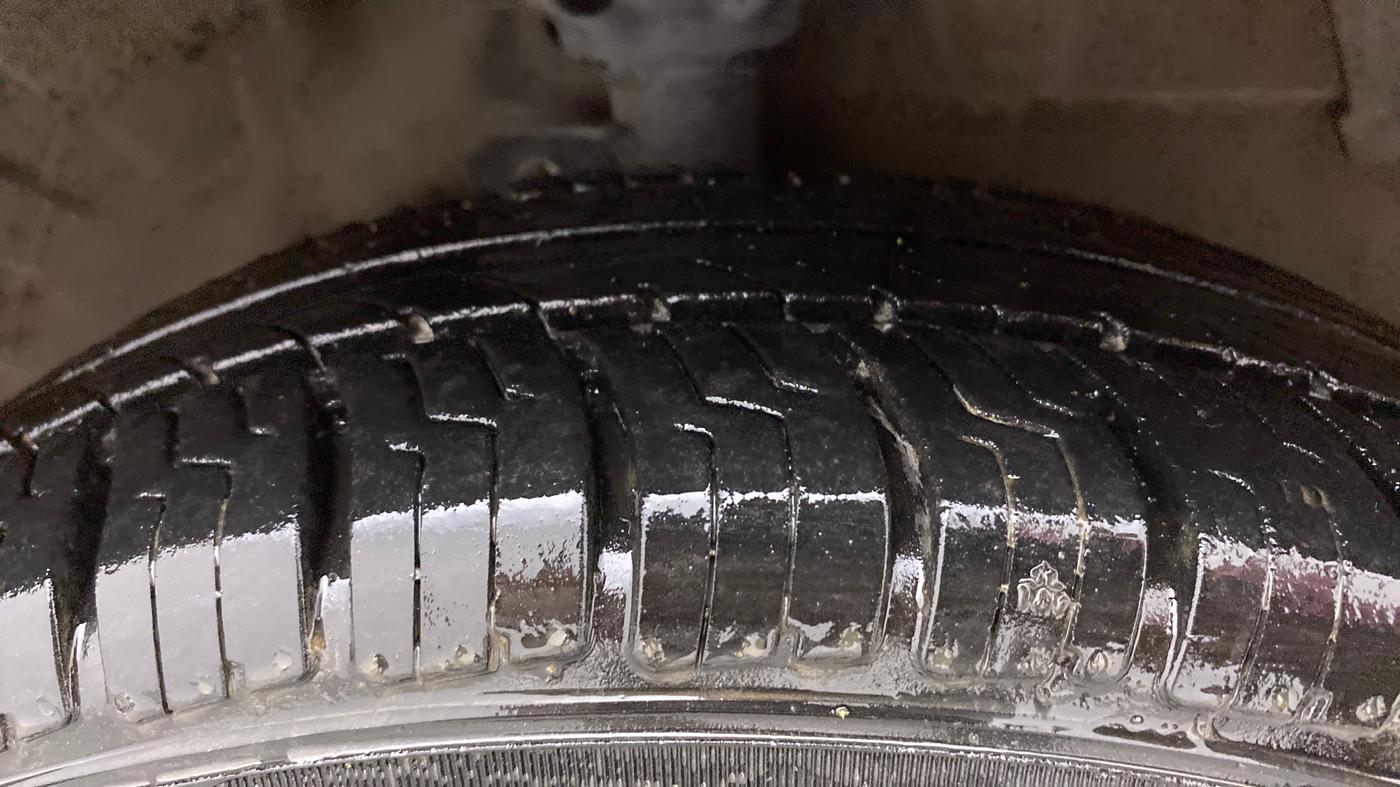 2017 Maruti Celerio ZXI AMT, CNG, Automatic, 72,308 km, Right Front Tyre Tread