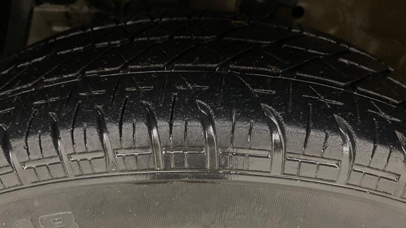 2014 Maruti Swift Dzire VXI, Petrol, Manual, 69,561 km, Left Front Tyre Tread