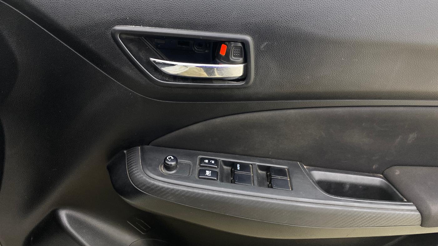 2020 Maruti Swift VXI, Petrol, Manual, 58,254 km, Driver Side Door Panels Control